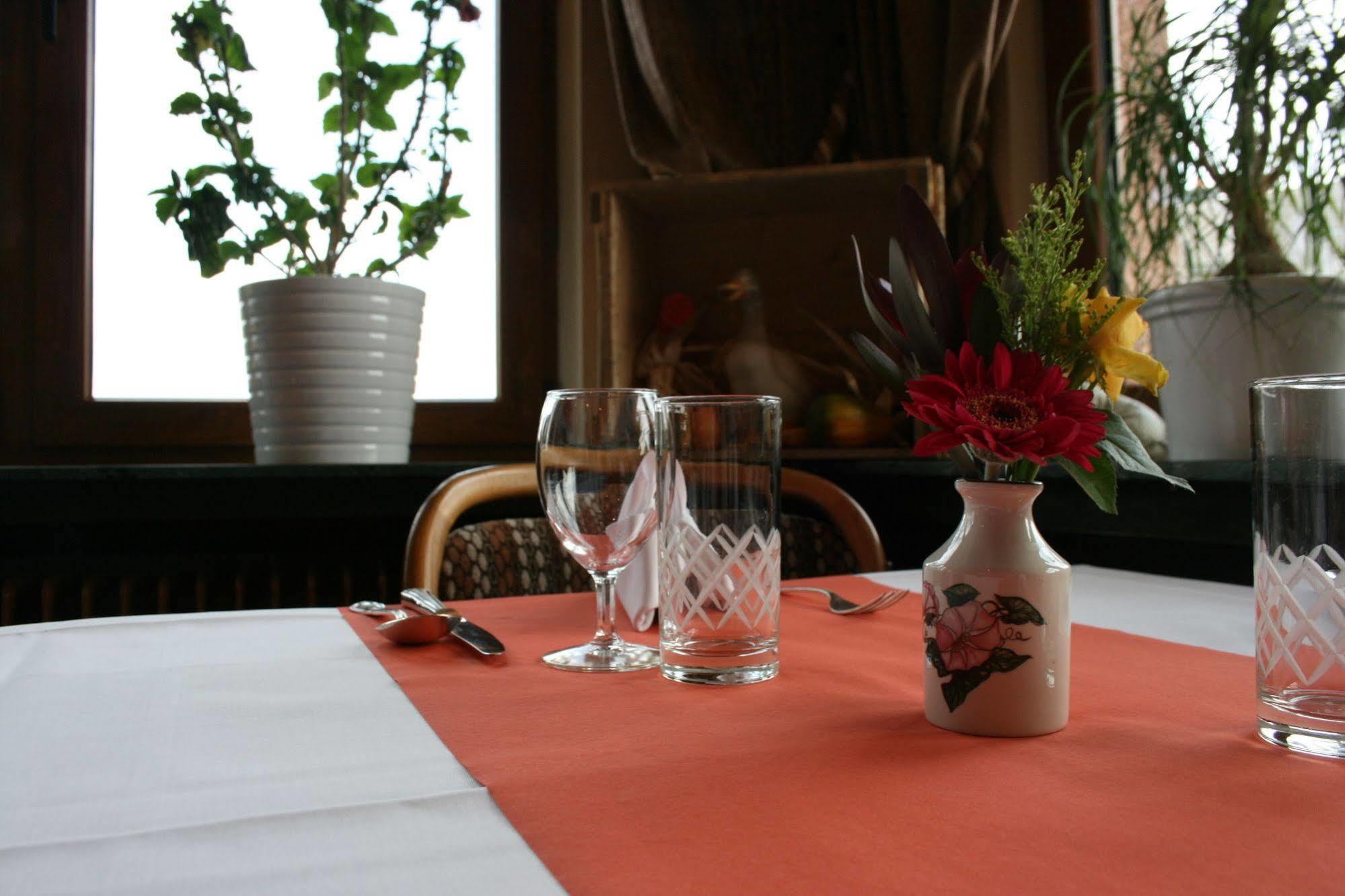 Hotel Restaurant Braas Esch-sur-Sûre 외부 사진